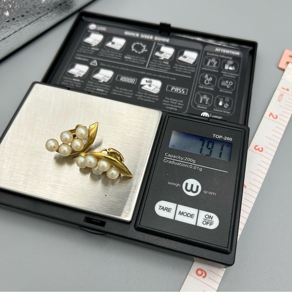 Vintage Gold Tone Pearl Cluster Clip On Earrings Mid Century Statement - Picture 4 of 9